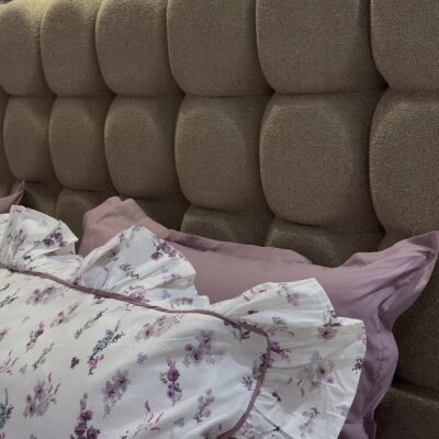 Cache-couette violet